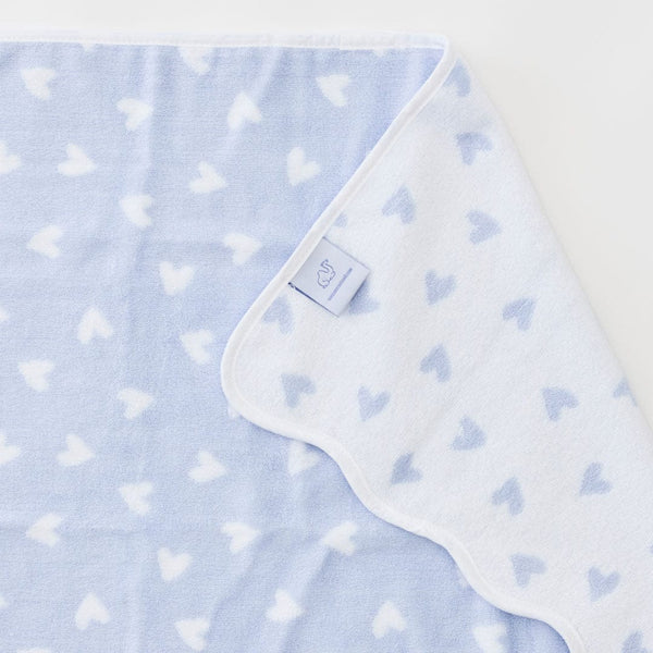 Patterned Scallop Bath Towel-Tossed Blue Hearts