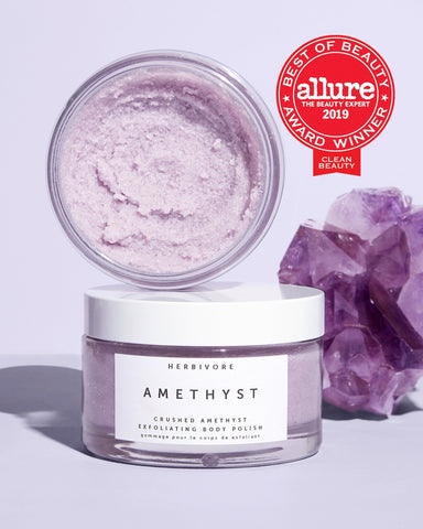 Reveal silky smooth skin with the Crystal Queen of Calmness. Gently exfoliating and purely magical, crushed amethyst gemstone combines with magnesium-rich salt, ultra-hydrating organic virgin coconut oil and night-blooming jasmine sambac to lavish your body with luxe moisture.  